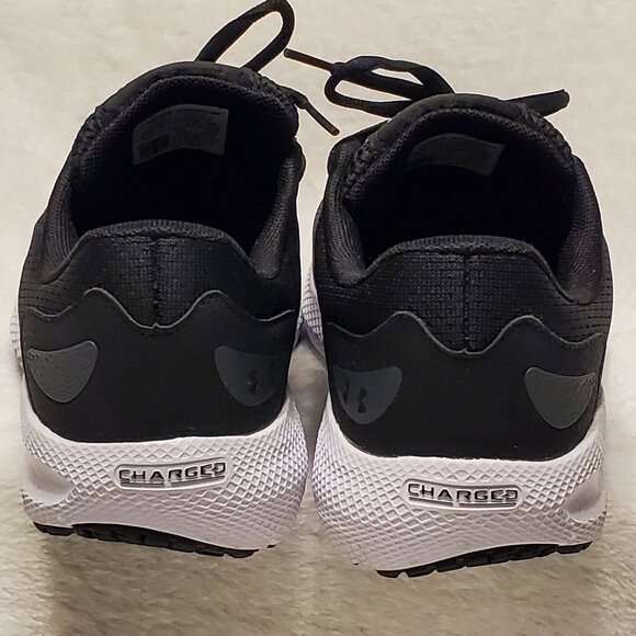 Under Armour Charge Pursuit Athletic Shoes -Like New - Picture 8 of 10